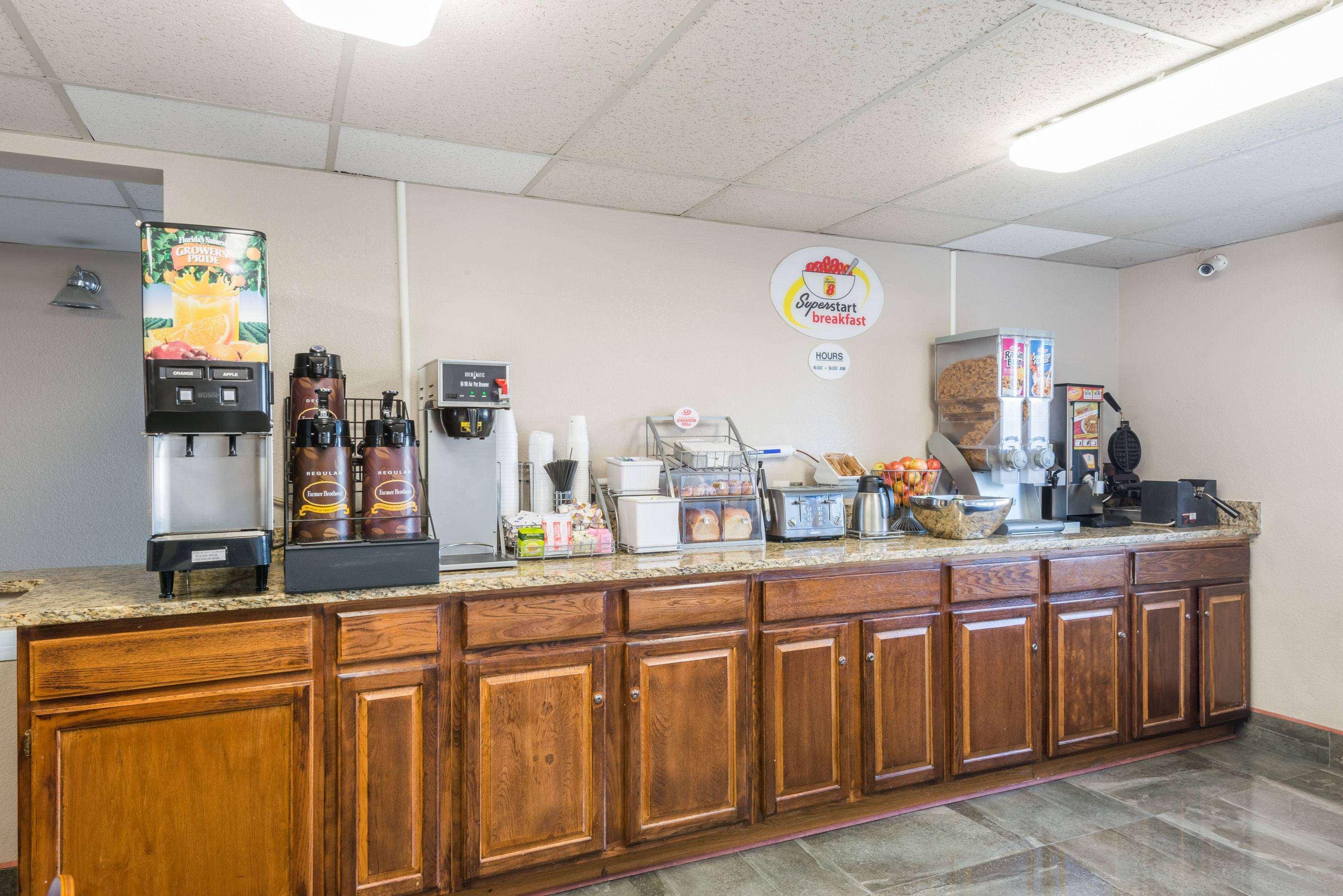 Super 8 By Wyndham Henderson North East Denver Dış mekan fotoğraf