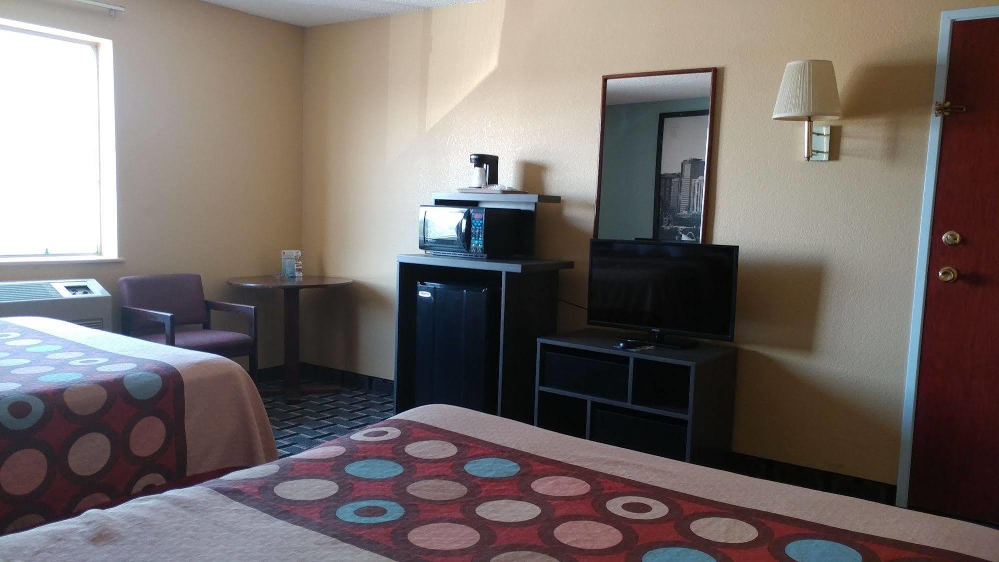 Super 8 By Wyndham Henderson North East Denver Dış mekan fotoğraf